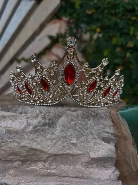 A coroa sobre a pedra